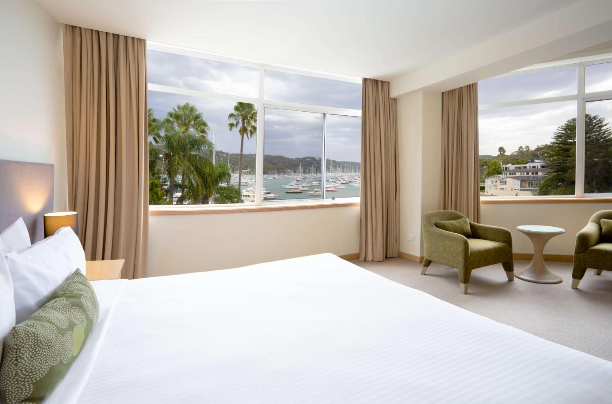 Mirage Hotel Newport Bagian luar foto