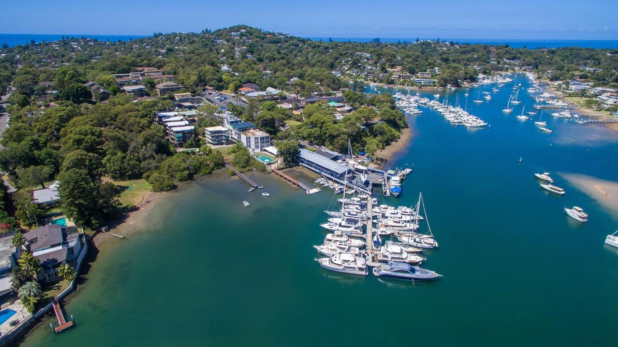 Mirage Hotel Newport Bagian luar foto
