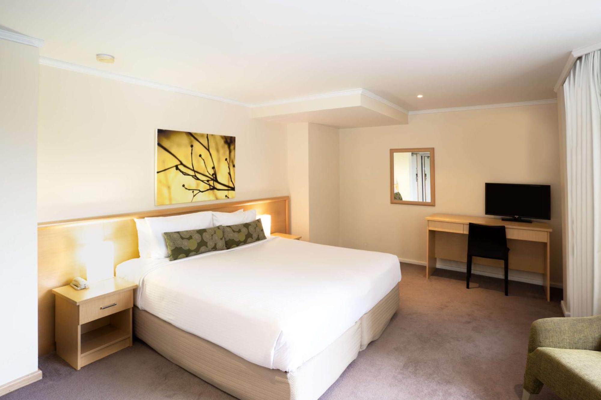 Mirage Hotel Newport Bagian luar foto